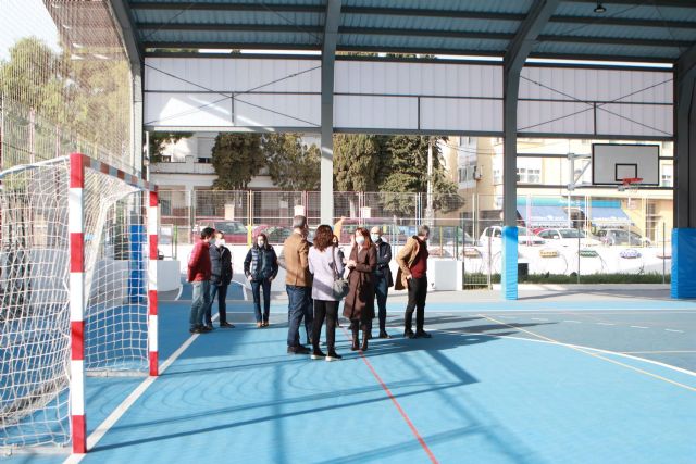 La Comunidad invierte 239.000 euros para completar la cubierta de la pista deportiva del colegio Obispos García Ródenas de Bullas