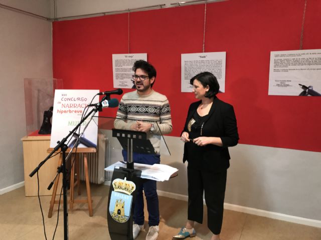 Inaugurada la exposición de Lorca para celebrar el 'Día del Libro' y entregados los premios del concurso de relatos hiperbreves con el tema 'Mujer'