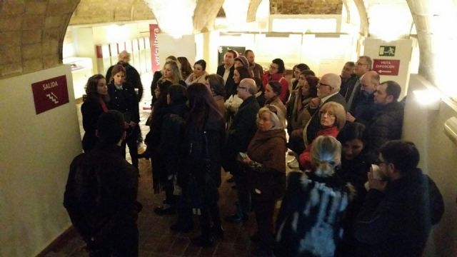 La Federación de Moros y Cristianos de la Ciudad de Murcia conoce el Museo del Vino y una bodega de la Ruta del Vino en su visita a Bullas