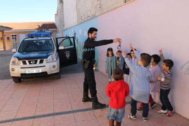La Policía Local de Bullas imparte charlas en los colegios de Infantil sobre Educación Vial