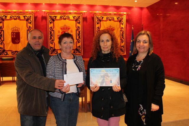 La Compañía de teatro 'Cloud Nine Drama' dona 200 euros a AMADE