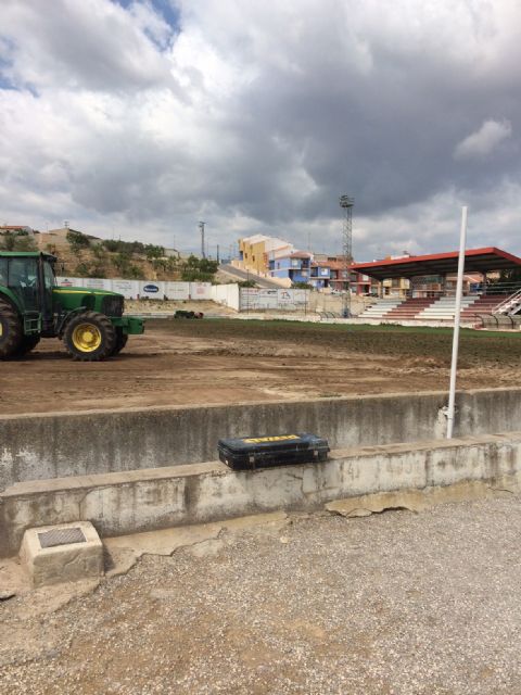 Comienzan las obras de construcción del campo de césped artificial en el Nicolás de las Peñas en Bullas