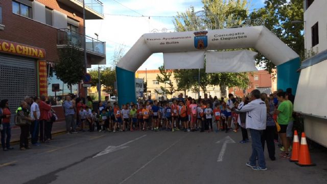 La II Carrera Popular Virgen del Rosario congrega a un centenar de deportistas. El muleño Juan Gabriel Pastor se proclamó vencedor