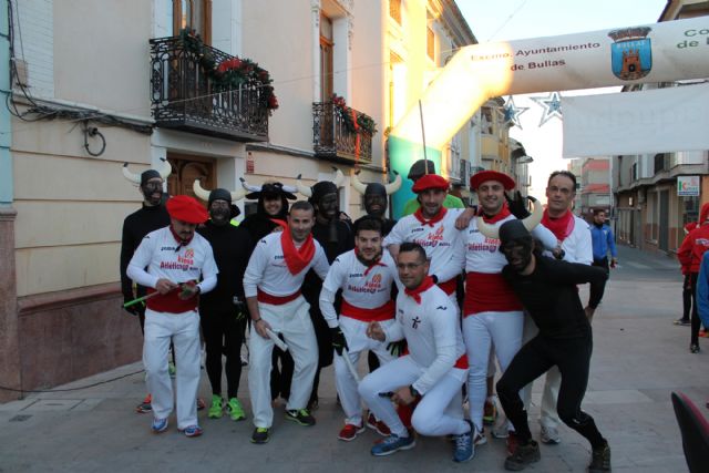 La popular San Silvestre contó con la participación de más de trescientos corredores