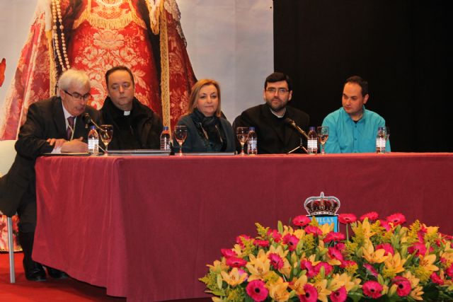 El libro 'Nuestra Señora del Rosario, Patrona de Bullas' ya está disponible en la Parroquia