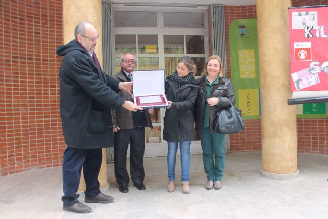 El Colegio Antonio Machado recibe la placa de Centro Embajador de 'Save The Children'