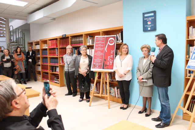 La bibliotecaria, Juana Teresa, homenajeada por el Ayuntamiento de Bullas por su jubilación