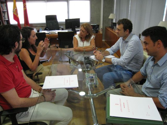 La consejera de Educación mantiene una reunión de trabajo con la alcaldesa de Bullas