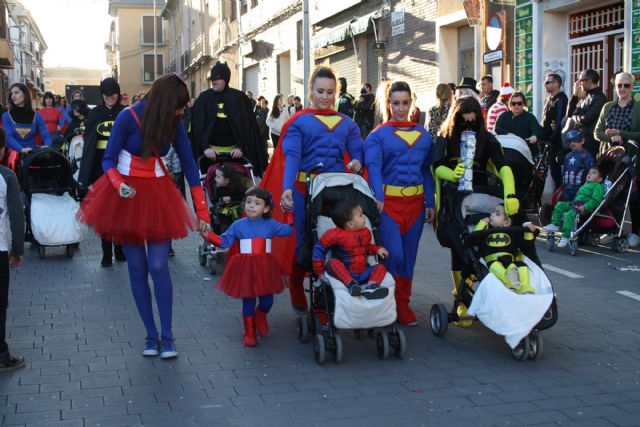 Colorido y divertido martes de Carnaval
