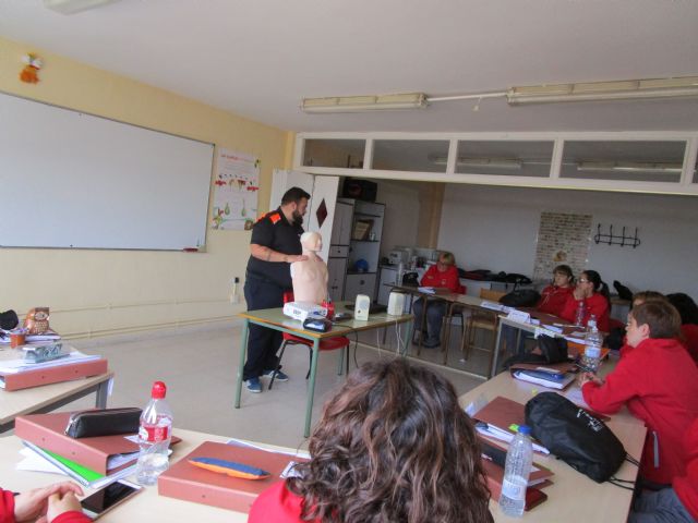 Las alumnas del Programa Mixto de Empleo y Formación aprenden sobre primeros auxilios