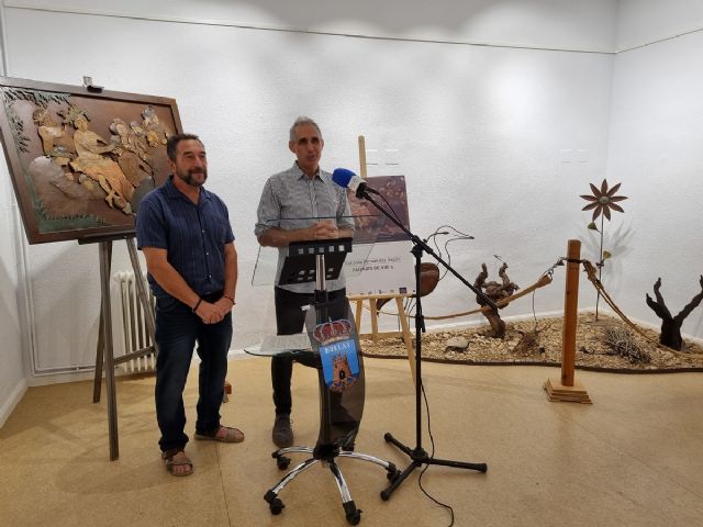 Antonio Fernández Espín presenta su colección 'Paisajes de Vid'a' en la Casa de Cultura