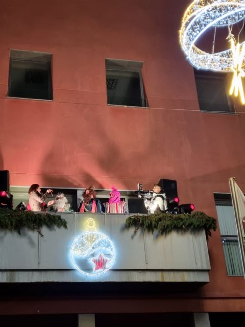 Los Reyes Magos llegan a Bullas repartiendo ilusión y alegría