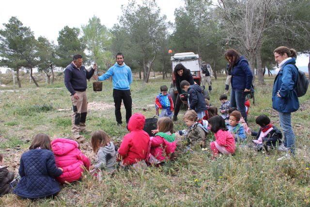 Los alumnos del Colegio Ródenas de Infantil visitan las instalaciones del Ecoparque