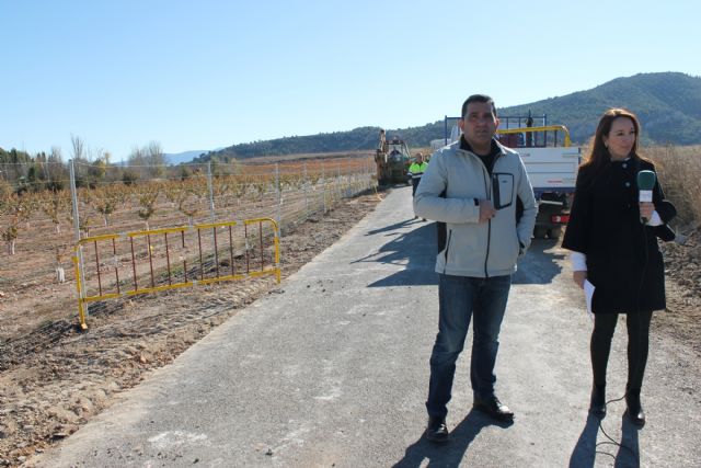 Inicio de la construcción de un sendero peatonal en la carretera del Salto del Usero