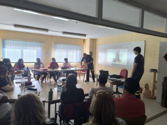 Formación en primeros auxilios para los participantes del Programa Experiencial 'Mejora de la escena urbana de Bullas'