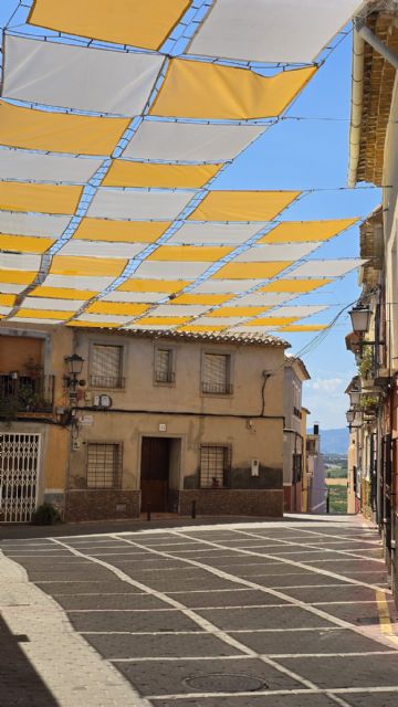 La Concejalía de Turismo renueva y amplía el sombraje en la Plaza Vieja y la Plaza del Castillo