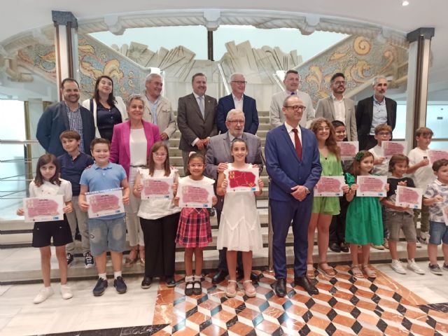 La alumna Ivana Cordova Franco del CEIP Obispos García Ródenas entre las premiadas en el concurso 'Dibuja tu rincón favorito de la Región de Murcia'