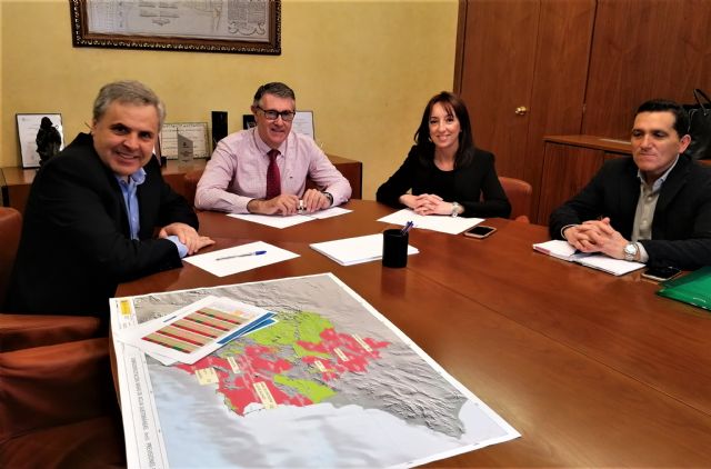 Mario Urrea se reúne con María Dolores Muñoz para analizar las medidas encaminadas a recuperar el buen estado del acuífero de Bullas