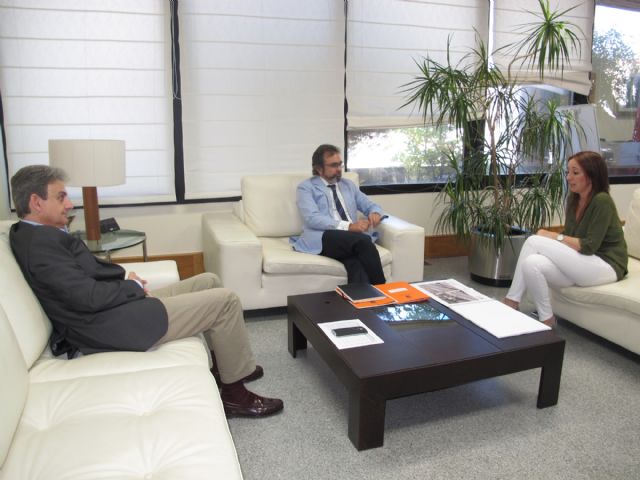 Reunión de la Alcaldesa con el Consejero de Fomento Pedro Rivera