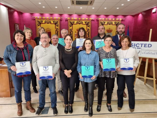 Entrega de diplomas a los establecimientos de Bullas por su compromiso en la mejora de la calidad turística