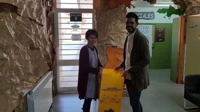 Más papeleras para reciclar envases y cartón en los colegios de Bullas