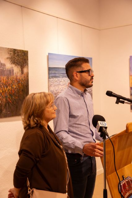 La exposición 'Personajes y lugares de nuestra historia', de Mari Cruz Fernández, puede visitarse ya en la Casa de Cultura de Bullas