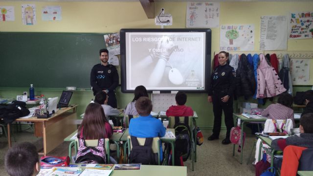 La Policía Local de Bullas enseña Seguridad Vial en los colegios