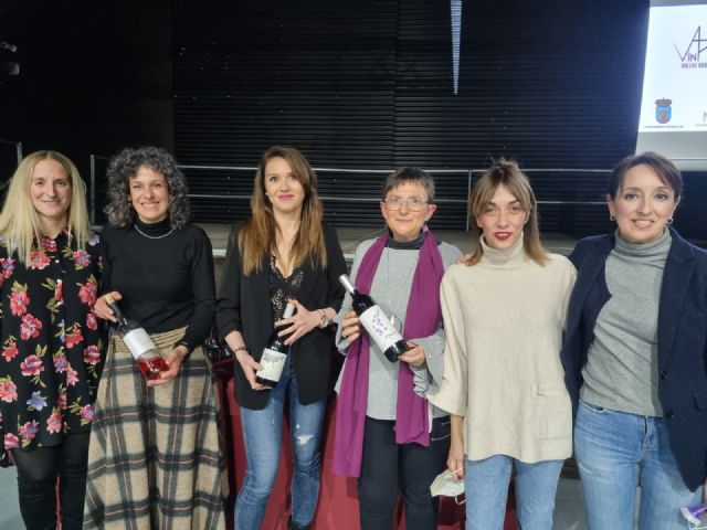 Cata de vinos con firma de mujer