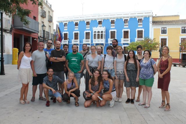 Llegan los alumnos que participaran en una nueva campaña de excavaciones arqueológicas en la Villa Romana de Los Cantos