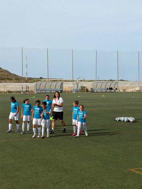 Bullas participa en la jornada FIFA-RFEF 'Ellas juegan' para fomentar el fútbol femenino