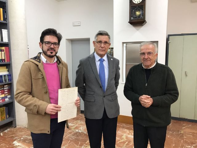 El Ayuntamiento de Bullas recibe de manos de los franciscanos de Murcia un documento datado en 1664