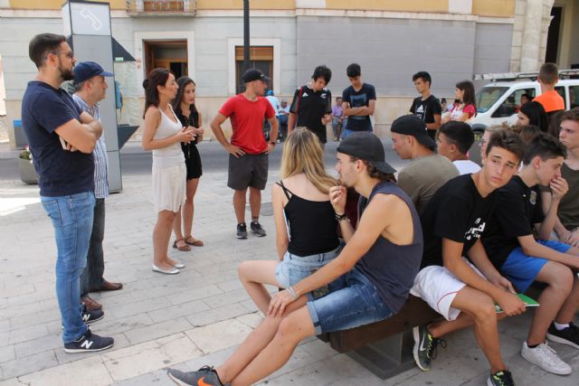 Veinticuatro jóvenes de toda España realizan un campo de trabajo relacionado con los oficios en Bullas, Calasparra y Cehegín