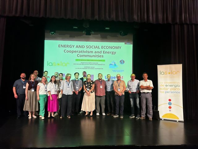Expertos de la Cumbre Europea de la Economía Social visitan Bullas para conocer el proyecto de La Solar Energía Cooperativa y su modelo de producción de eléctrica verde