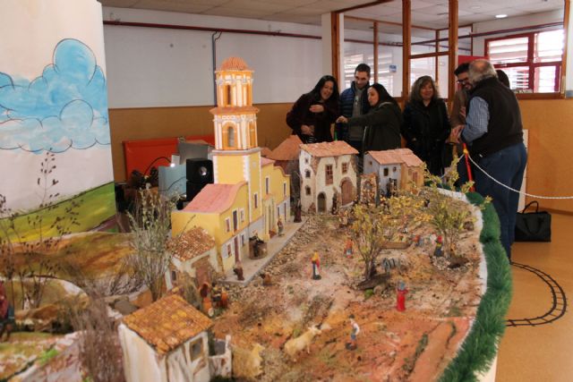 La Directora General de Centros visita la guardería Garabatos y se interesa por las necesidades educativas del municipio