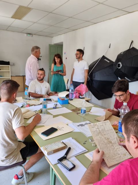 Alumnos de la UMU catalogan el Archivo Municipal
