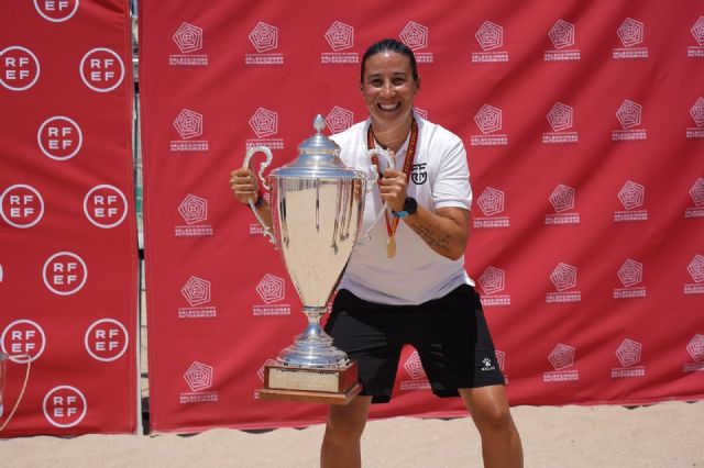 La entrenadora de Bullas Inma Amor logra con la Selección Femenina Murciana Sub-17 el Campeonato de España de Selecciones Autonómicas de Fútbol Playa