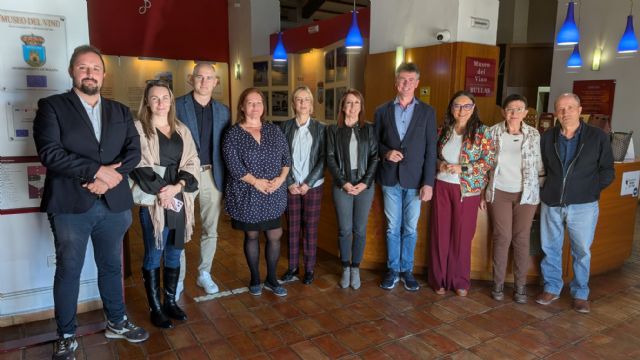 Bullas comparte su experiencia en enoturismo con una delegación húngara del proyecto europeo 'Slowdown'