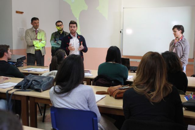 Una veintena de jóvenes se beneficiarán del Club de Idiomas en Bullas