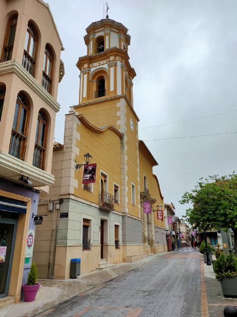 Exposición urbana con recopilación de Carteles San Marcos desde el año 2000