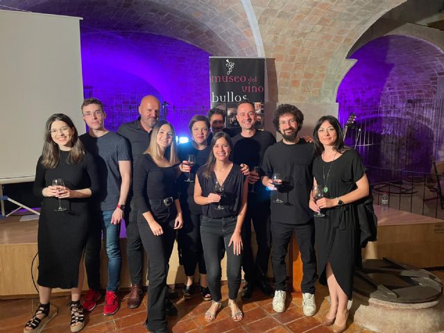 El Museo del Vino acoge una velada especial por la Noche de los Museos donde no faltó la música, la literatura y el arte