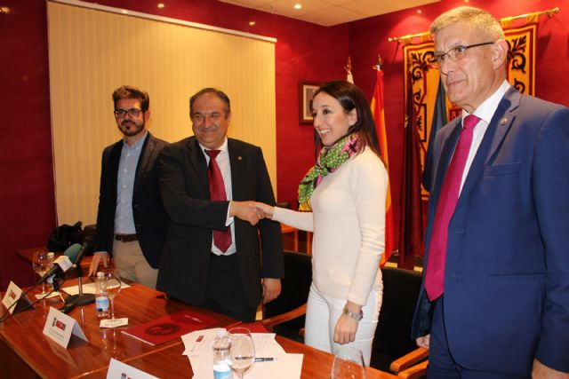 Firmado el convenio para la puesta en marcha de la sede permanente de la UMU en Bullas