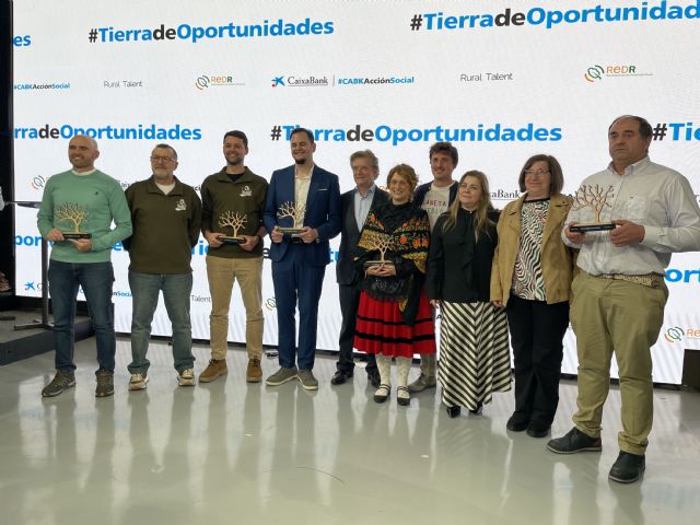 Antonio Valera Espín, de Finca Ecológica El Romero, reconocido con uno los cinco primeros premios nacionales al emprendimiento 'Tierra de Oportunidades 2024'