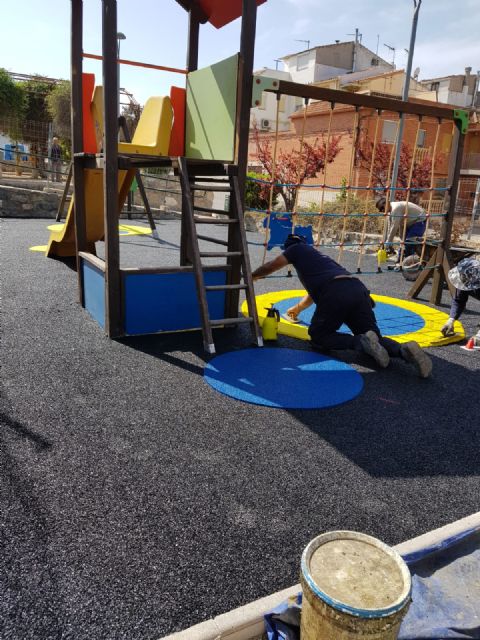 Renovado el suelo del parque del Barrio San José