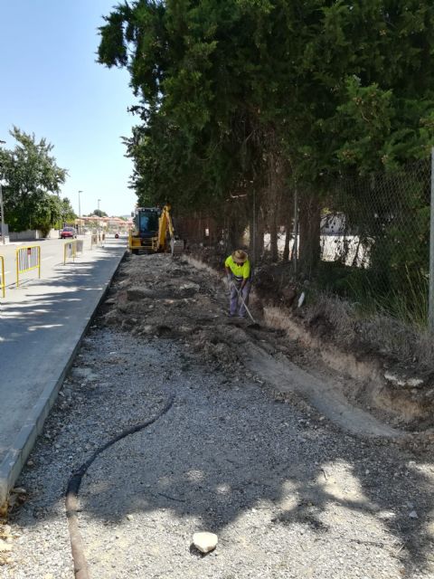 Muro de contención y construcción de aceras en la Calle Mariano Rojas