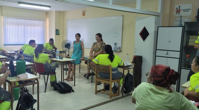 La Alcaldesa visita a los alumnos y alumnas del PMEF de Jardinería
