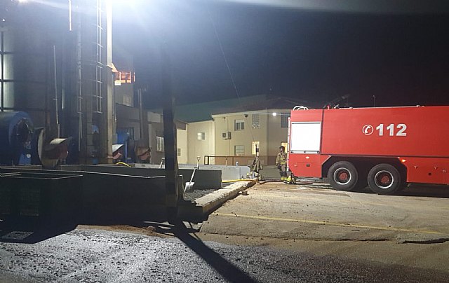 Servicios de emergencias han atendido un incendio en una industria en Bullas