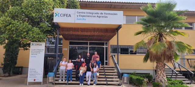 Los alumnos del PMEF-GJ 'Jardines de Bullas II' realizan examen para la obtención el carnet de Fitosanitarios y asisten a la Feria de Empleo y Formación