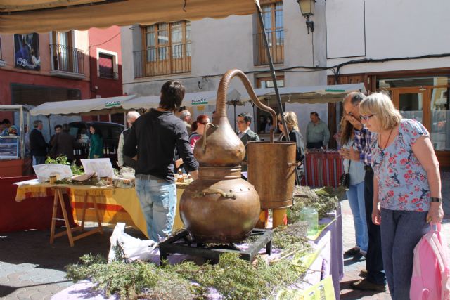 El Zacatín dedica su actividad a la destilación de plantas aromáticas