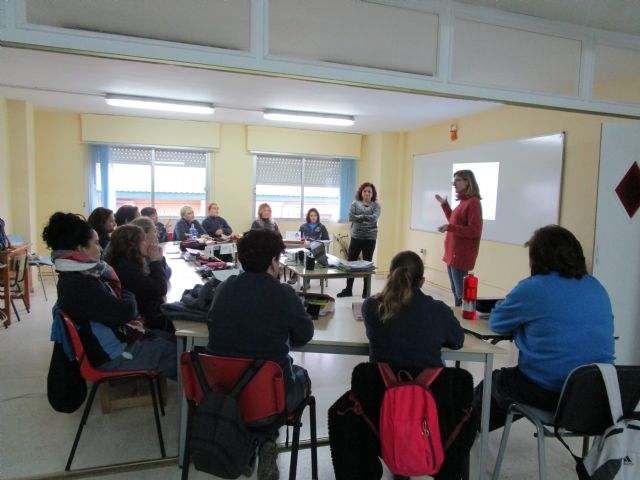 Charla sobre Igualdad de Género en el taller de empleo ´Jardines de Bullas´