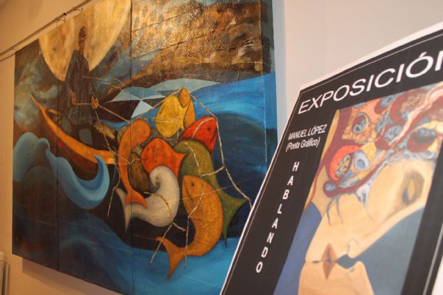 El pintor Manuel López expone su obra 'Hablando con la pintura' en la sala de exposiciones de la Casa de Cultura
